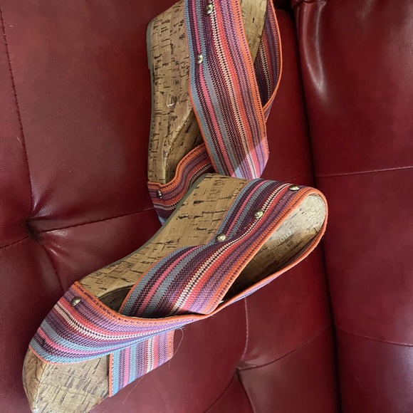 Very attractive wedges by Montego Bay - Picture 3 of 7